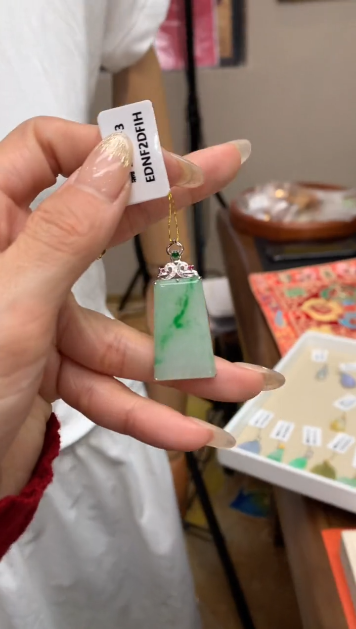 【闪购商品】翡翠颈饰18K金镶嵌无事牌