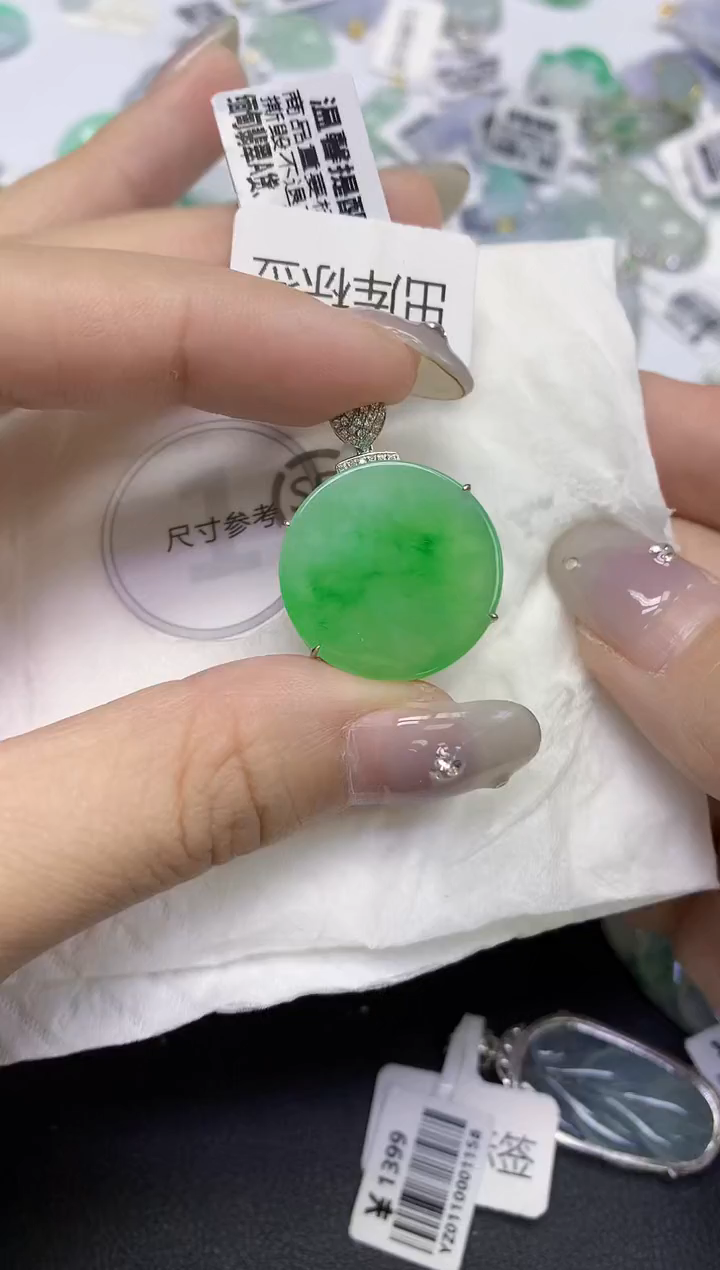 颈饰18K金镶嵌翡翠天然缅甸翡翠A货百元以上9元证书费自理