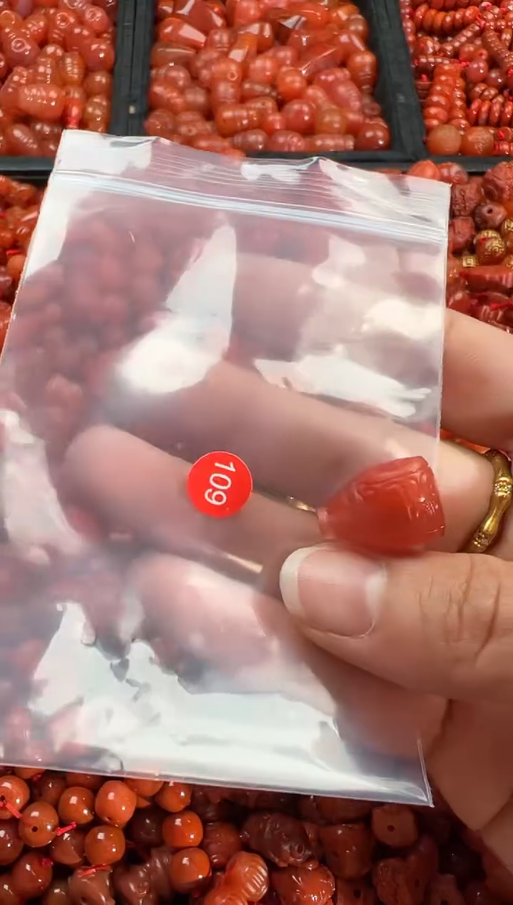 【闪购商品】南红玛瑙颈饰未镶嵌1