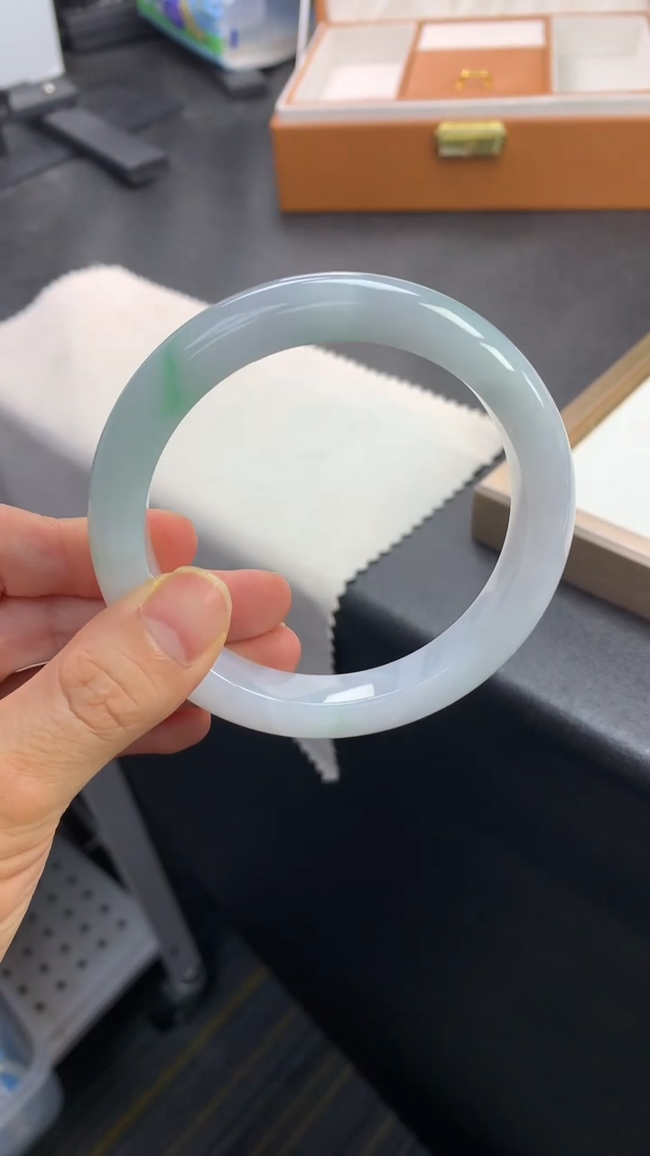 未镶嵌手镯翡翠退货需手镯吊牌标签完好