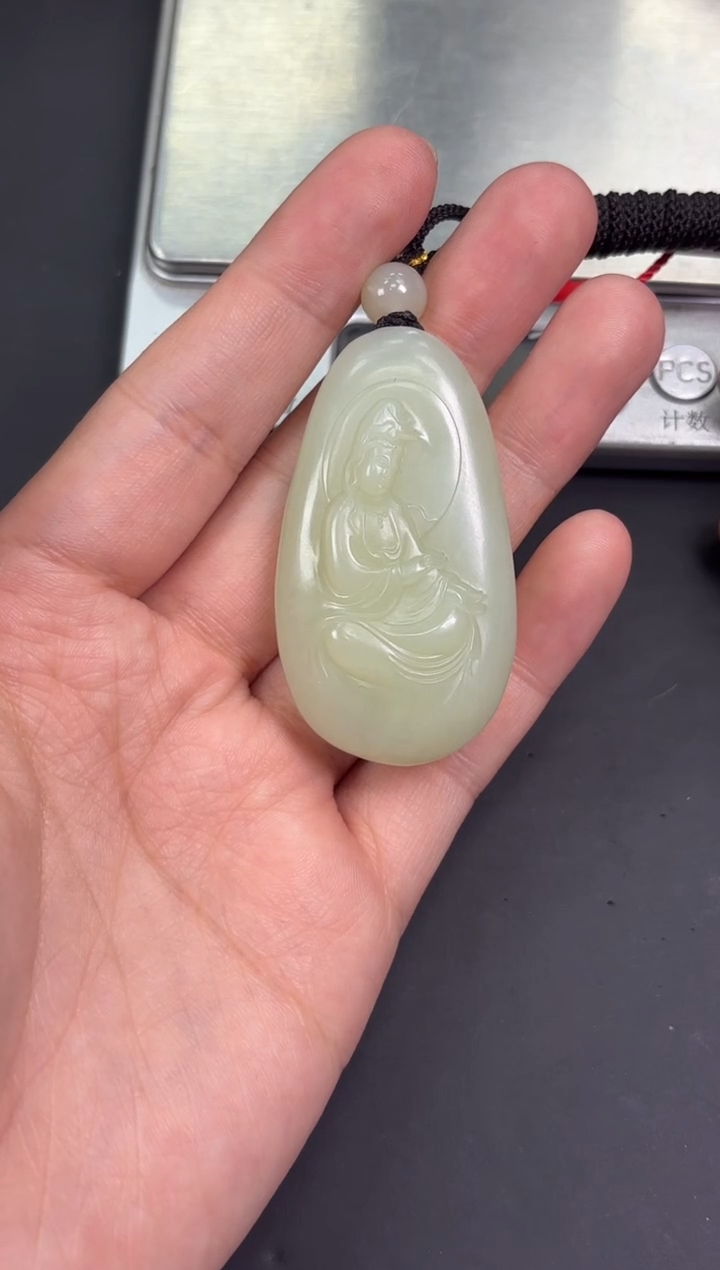 【闪购商品】和田玉吊坠(赠链)未镶嵌且末微色差迪克兰吊坠