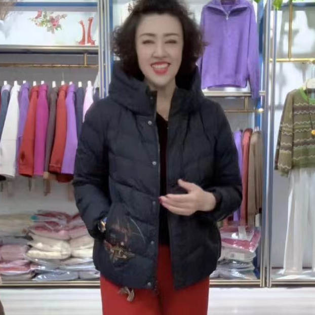 小款保暖绒服时尚女款上衣气质穿搭百搭外套常规女士印花冬季