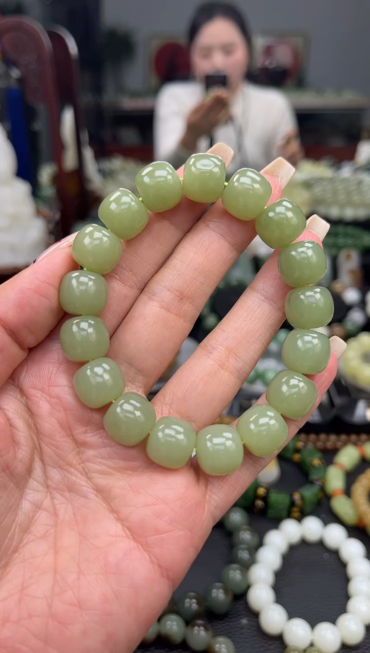 【闪购商品】和田玉手串未镶嵌新疆若羌黄口卡13渐变