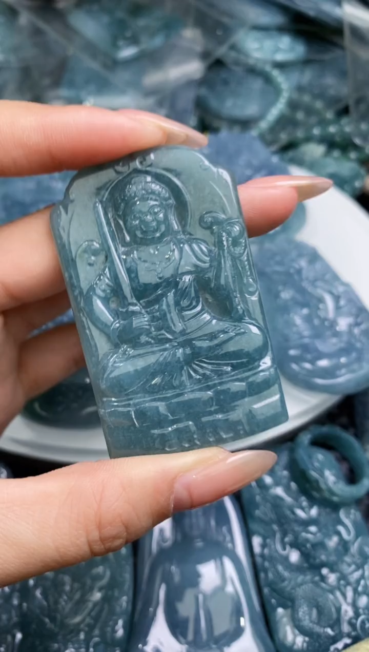 【闪购商品】翡翠颈饰未镶嵌           `