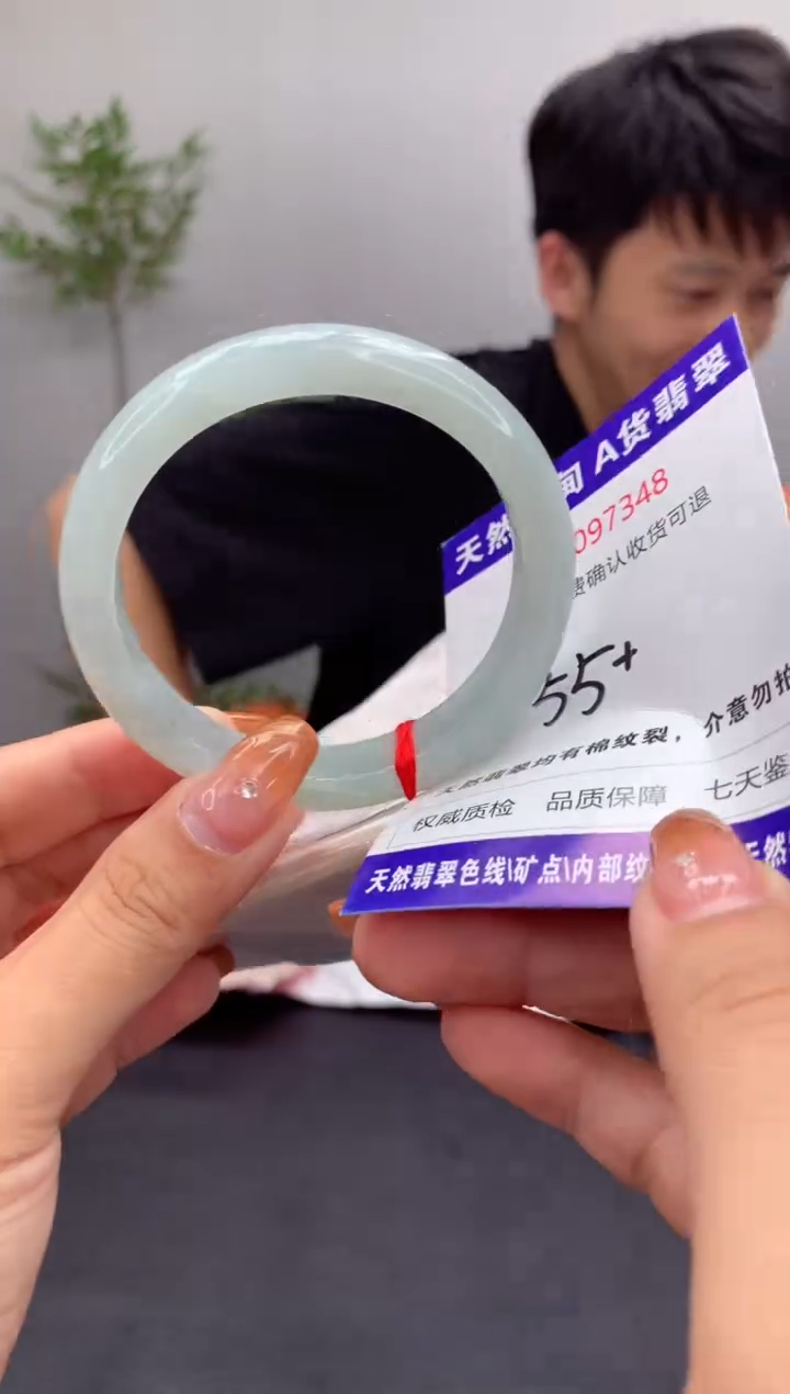 未镶嵌手镯翡翠有纹，完美者勿拍