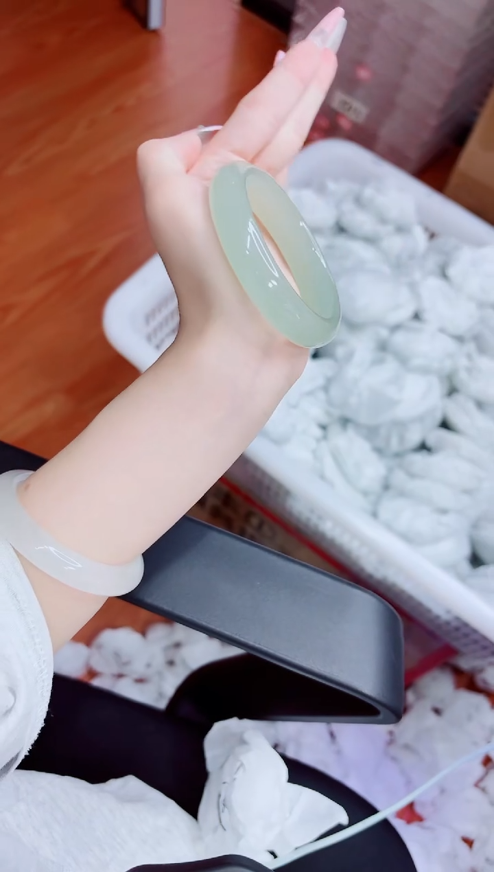 石英质玉手镯未镶嵌206/55.6