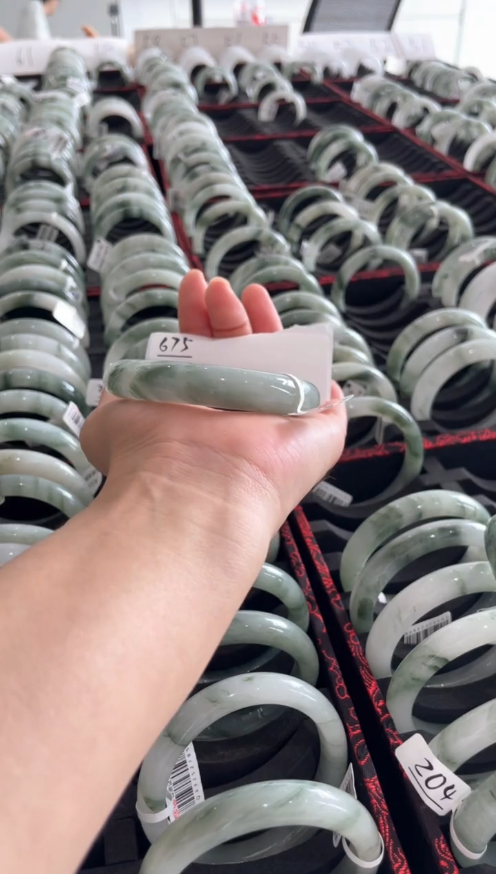 未镶嵌手镯石英质玉瑕675