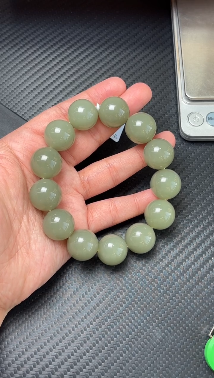 未镶嵌手串和田玉左**待且末近矿微色差卡16