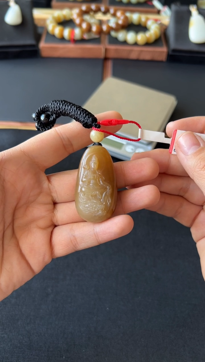 【闪购商品】和田玉吊坠(赠链)未镶嵌且末金山微色差