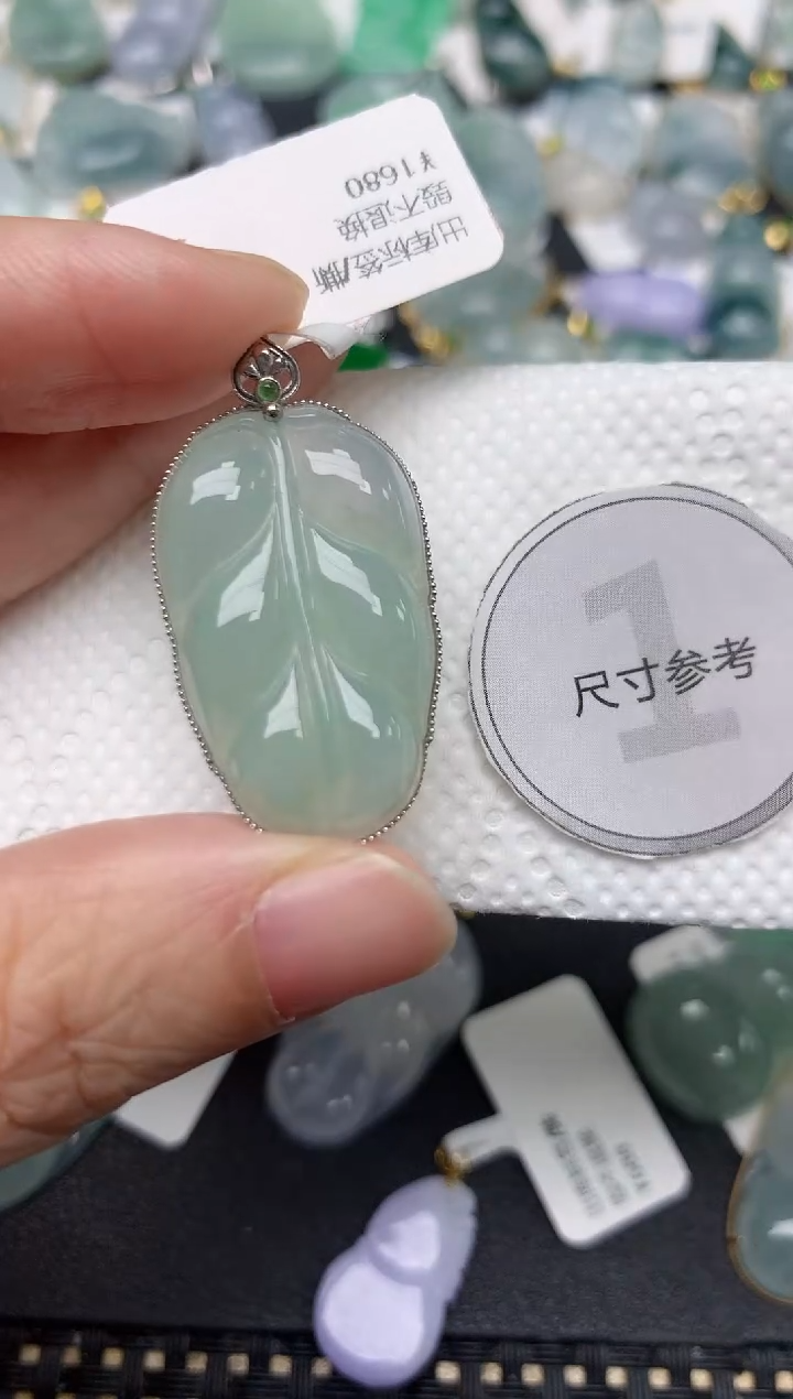 颈饰18K金镶嵌翡翠天然缅甸A货翡翠