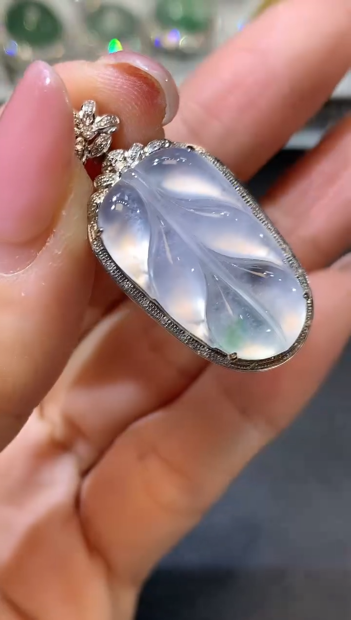 【闪购商品】翡翠吊坠(不含链)18K金镶嵌A28