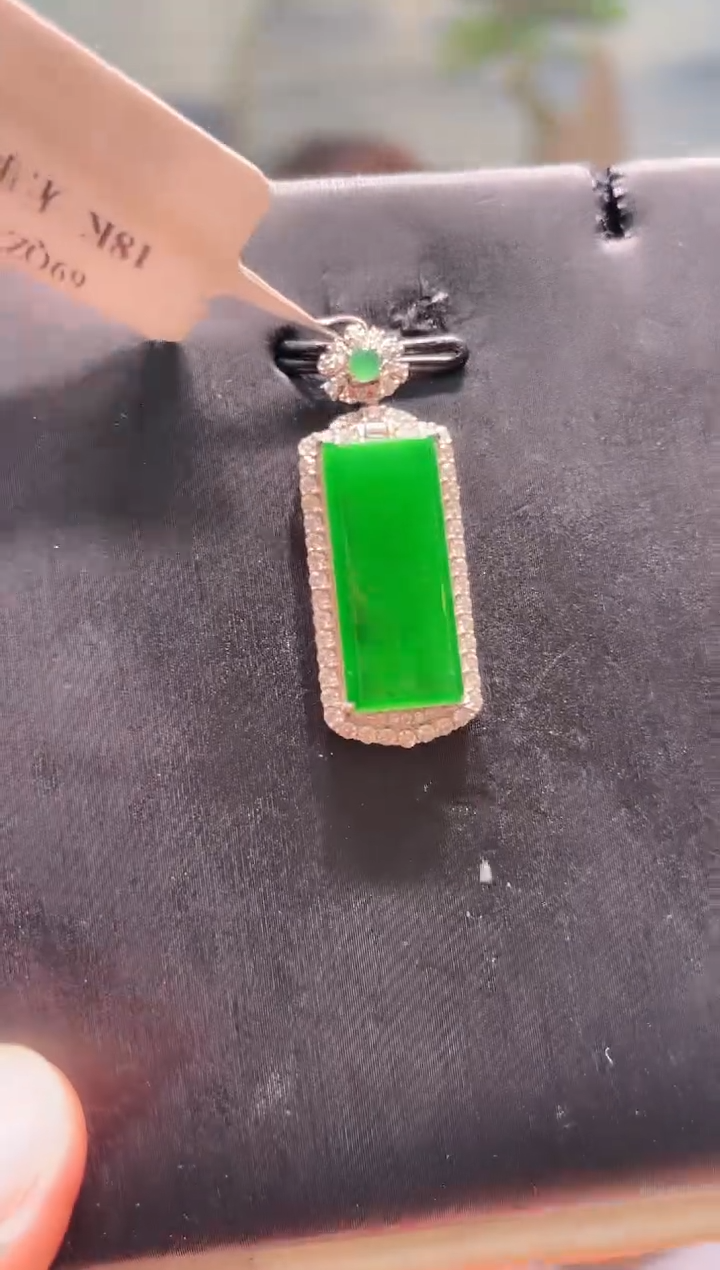 【闪购商品】翡翠颈饰18K金镶嵌A19天然A货翡翠