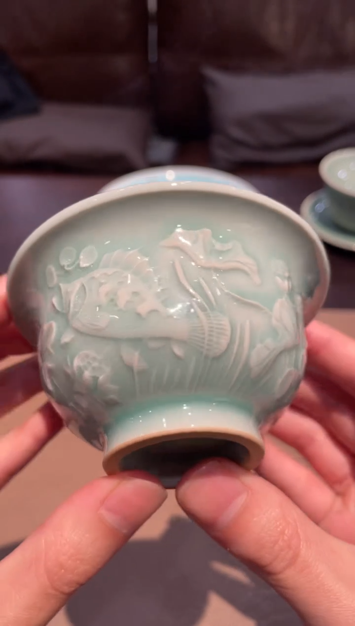 46窑承青瓷鱼藻纹压手杯