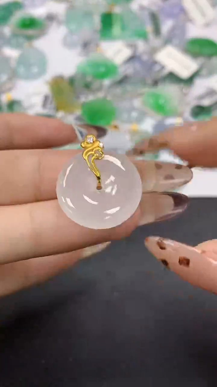 颈饰18K金镶嵌翡翠a货假一赔三支持复检百元上9元证书费自理