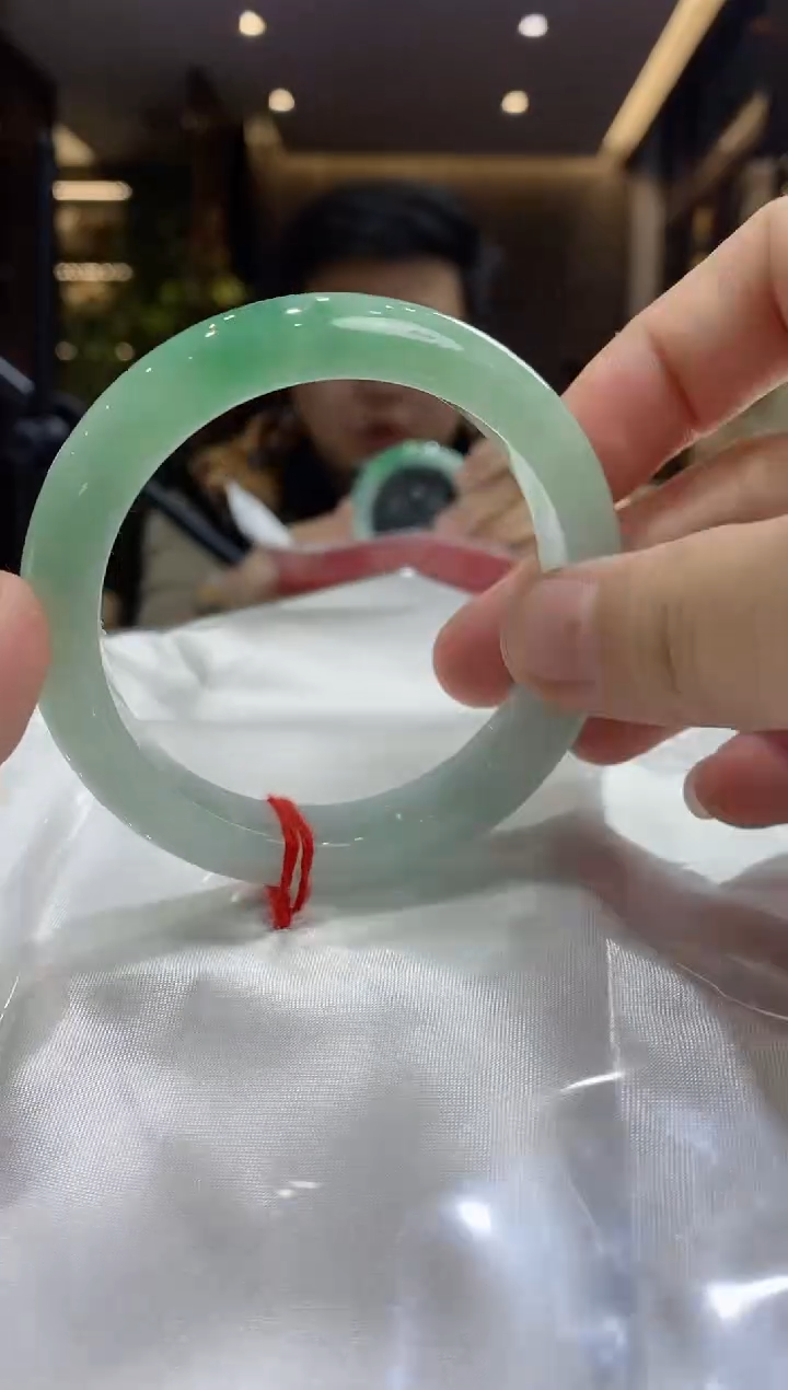 【闪购商品】翡翠手镯未镶嵌6号56-57圈口