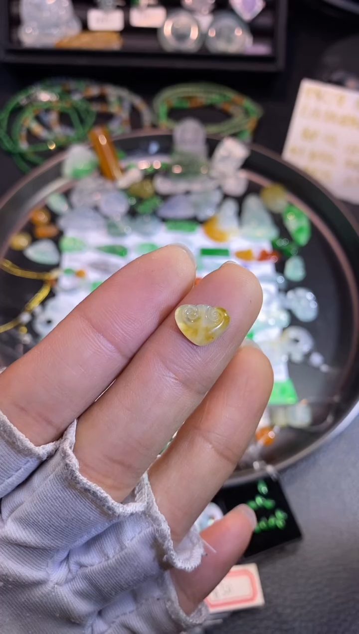 【闪购商品】翡翠挂件未镶嵌如意