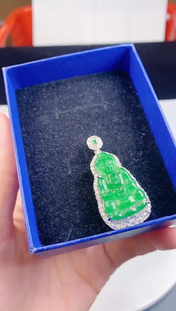 颈饰未镶嵌翡翠   