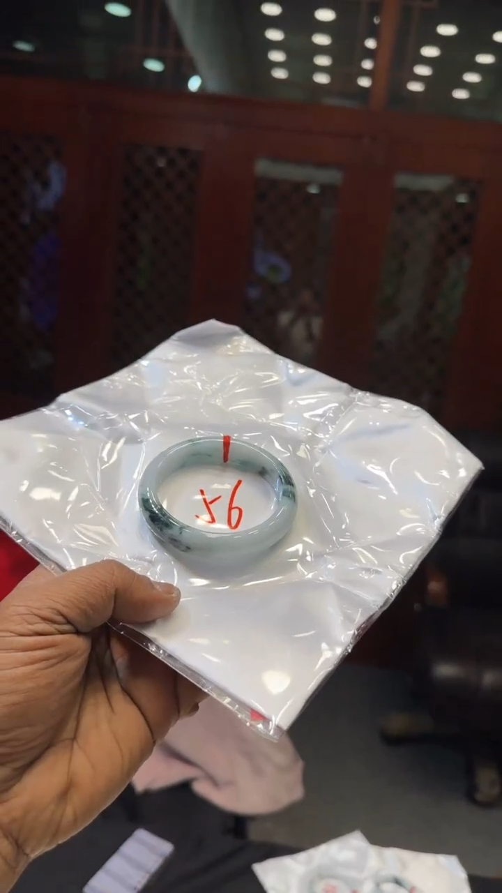 【闪购商品】翡翠手镯未镶嵌手镯微瑕