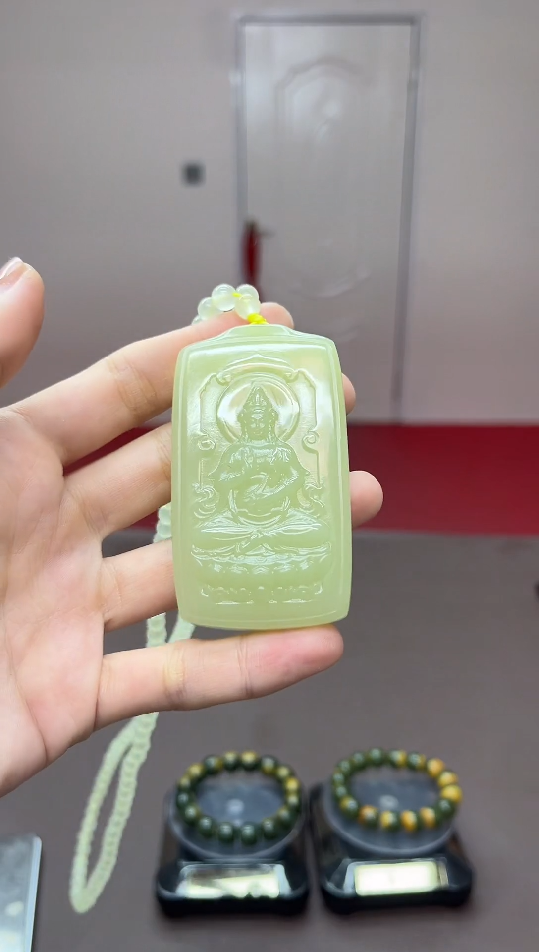 颈饰未镶嵌和田玉黄口吊坠