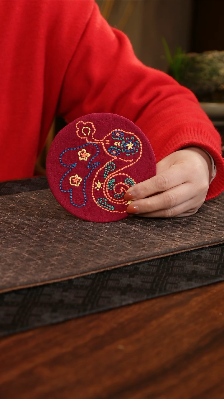 【闪购商品】织绣福蛇圆形杯垫F款