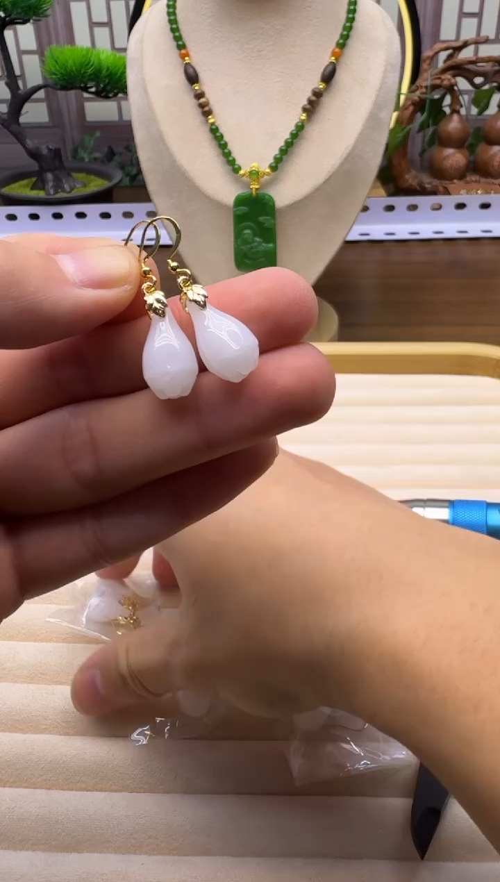 14K金镶嵌和田玉耳饰E162   