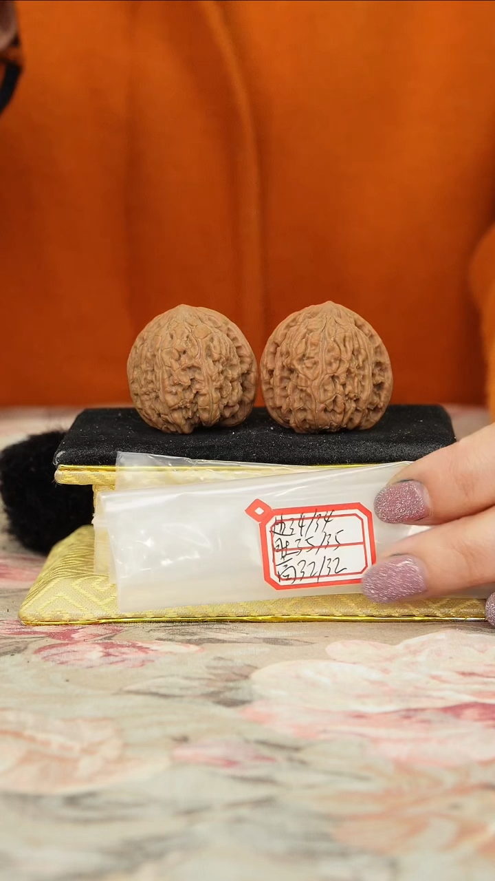 【闪购商品】文玩核桃把件密纹狮子头