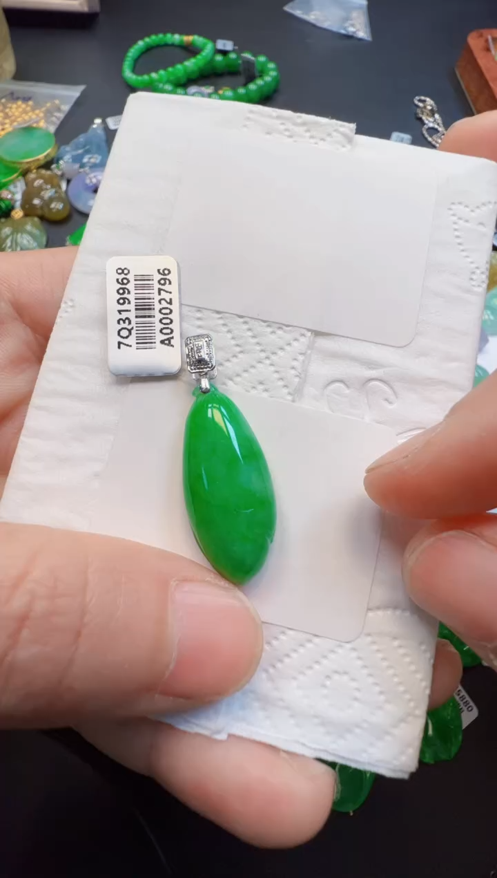 【闪购商品】翡翠吊坠(不含链)18K金镶嵌3680