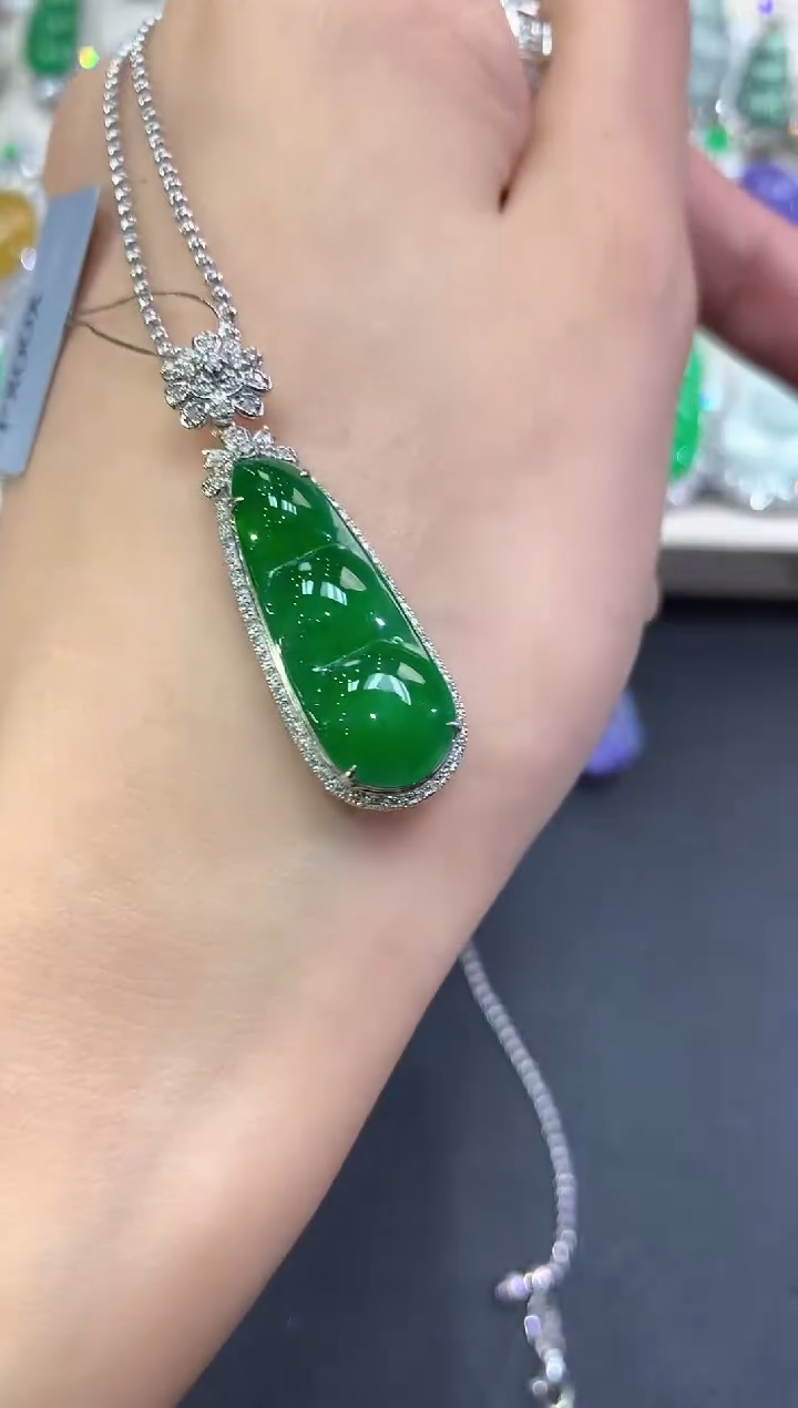 【闪购商品】翡翠吊坠(不含链)18K金镶嵌q26       