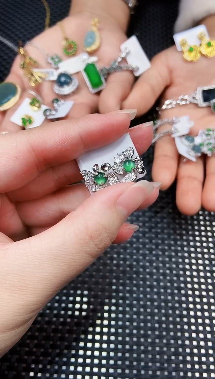 【闪购商品】翡翠耳饰未镶嵌111111111