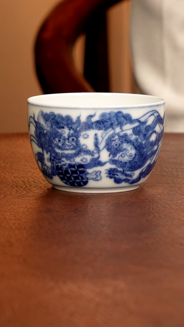 青花狮子小缸杯···