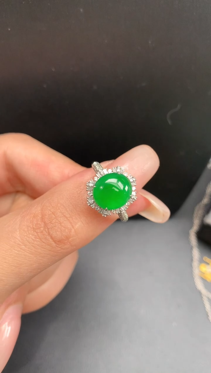 【闪购商品】翡翠颈饰18K金镶嵌蛋面戒指