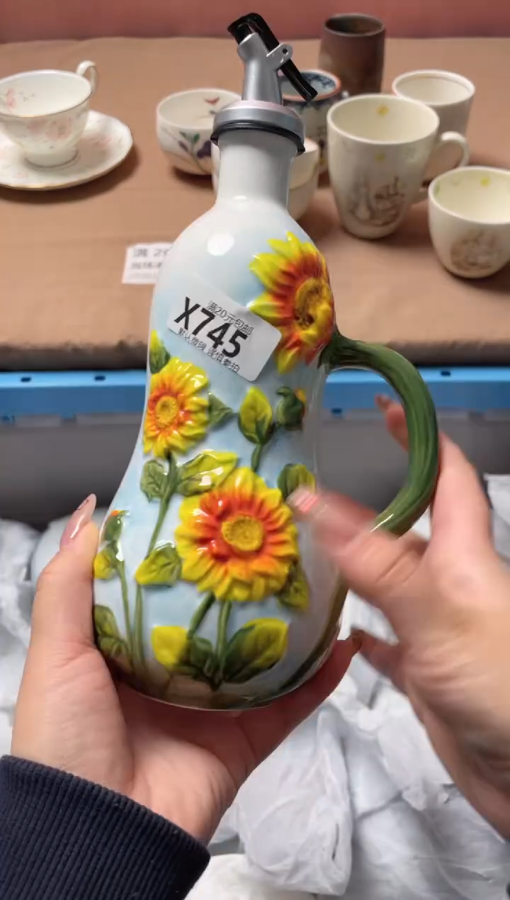 瓷片浮雕濑户烧《向日葵》油壶