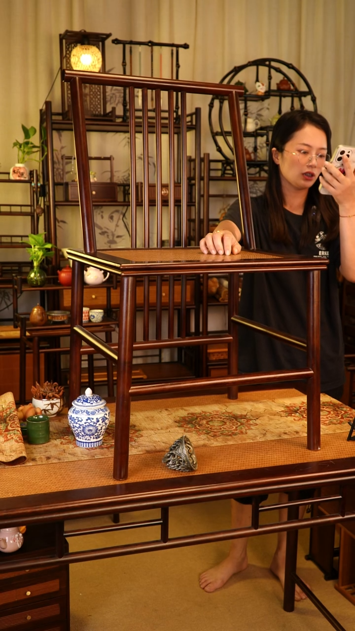 长风一个寒山桌一个配套椅子两张