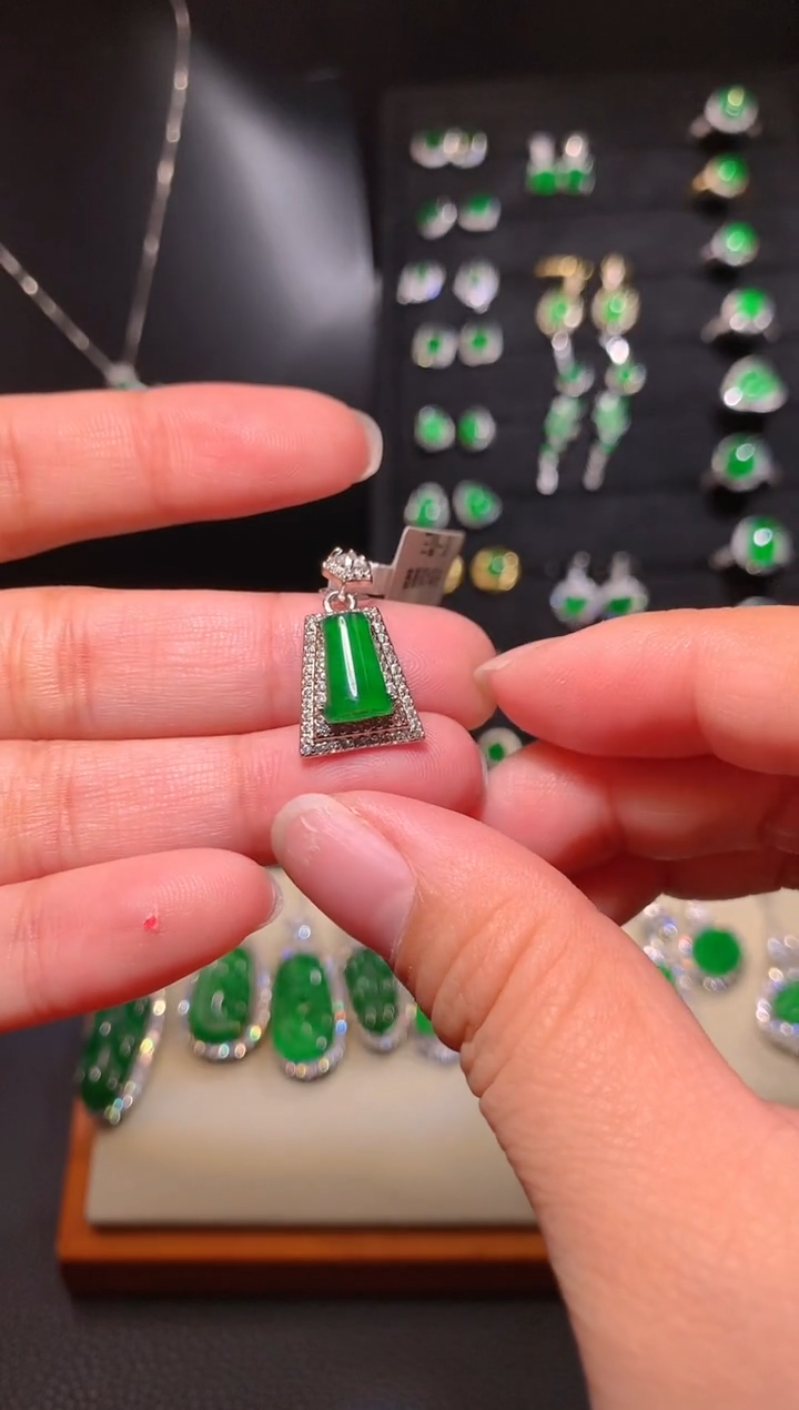 【闪购商品】翡翠颈饰银S925镶嵌吊坠