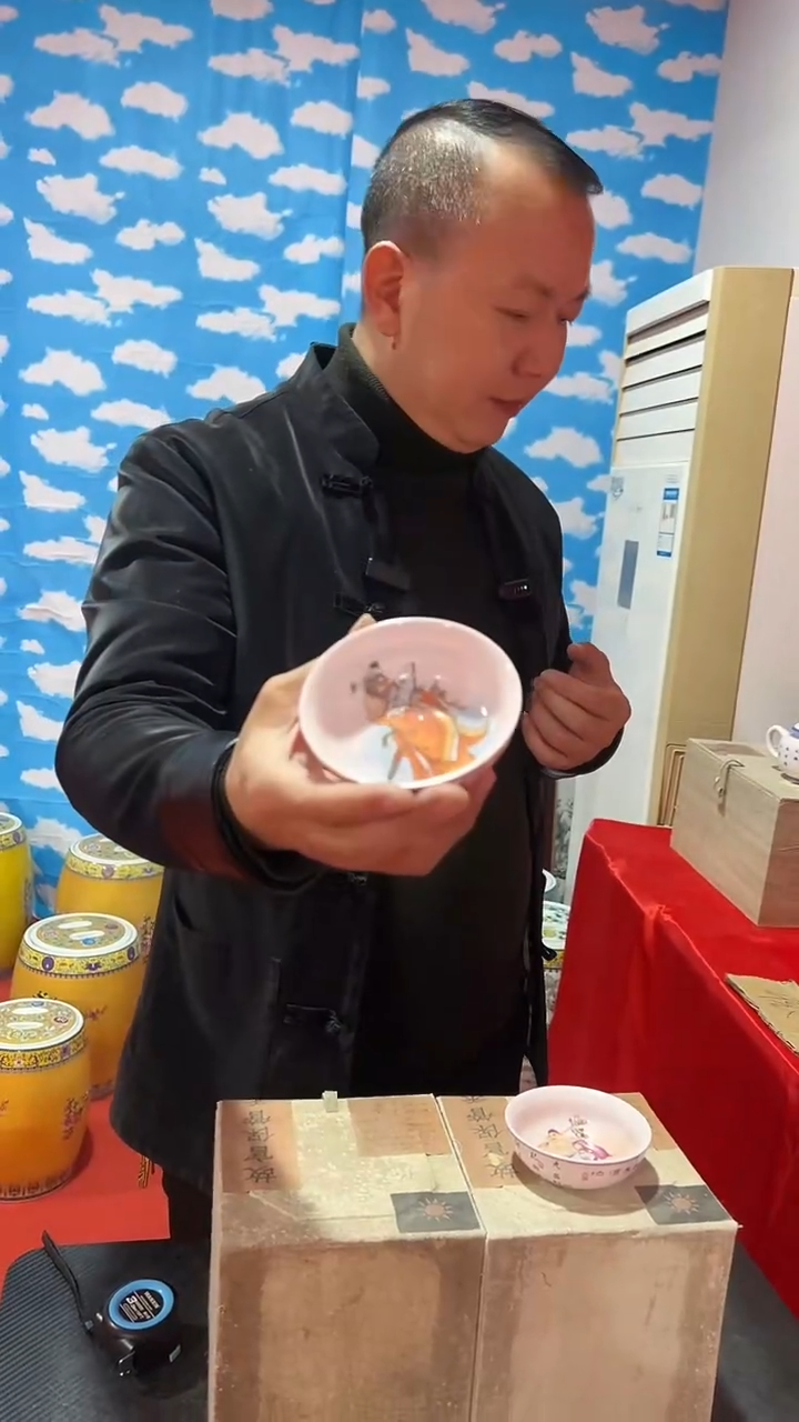 景德镇红稀土钟馗杯子