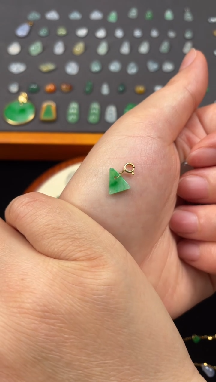 吊坠(不含链)18K金镶嵌翡翠一个JK686