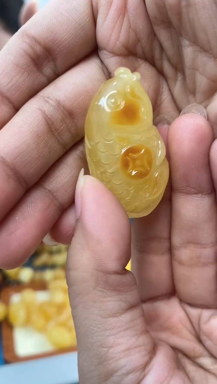 【闪购商品】蜜蜡裸石未镶嵌天然琥珀蜜蜡年年有余