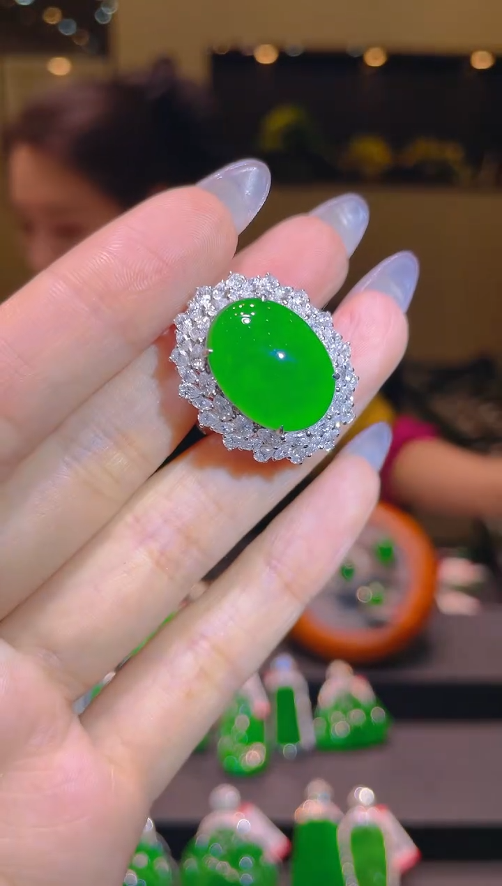 【闪购商品】翡翠18K金镶嵌吊坠(赠链)A54