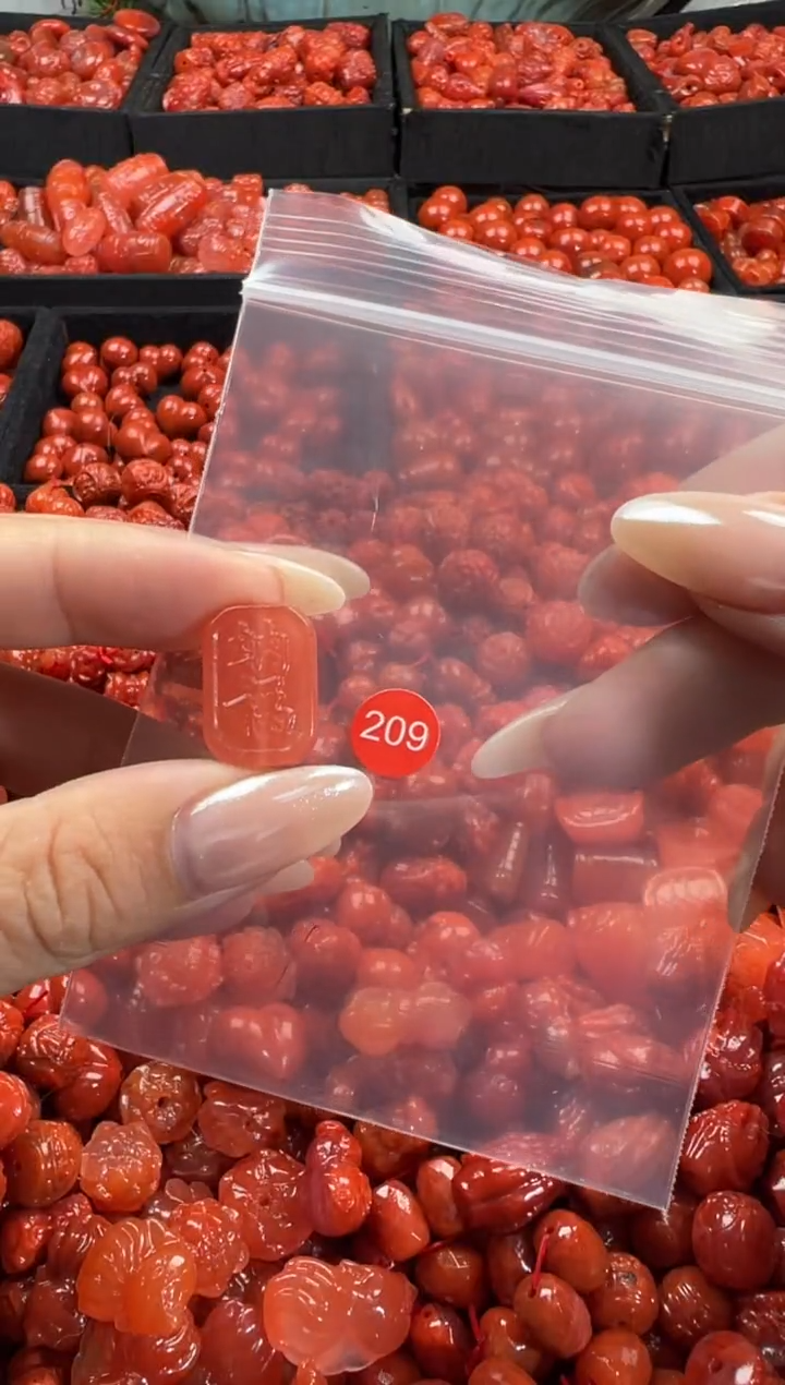 颈饰未镶嵌南红玛瑙1