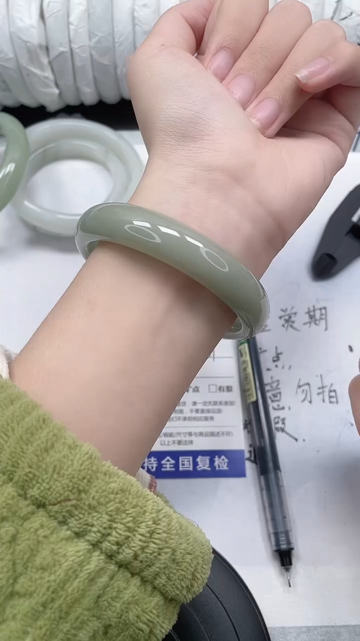 未镶嵌手镯石英质玉127-59/60