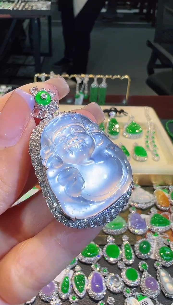 【闪购商品】翡翠吊坠(不含链)18K金镶嵌发