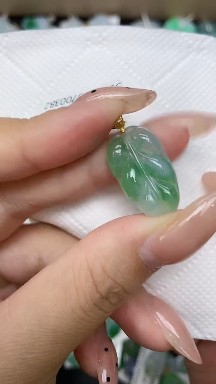 颈饰18K金镶嵌翡翠a货支持复检百元以上9元证书费自理
