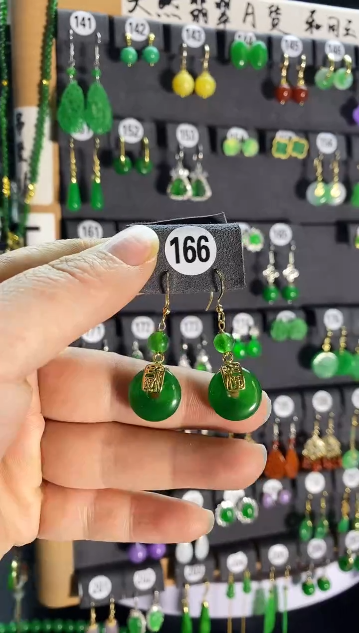 【闪购商品】翡翠耳饰银S925镶嵌166....