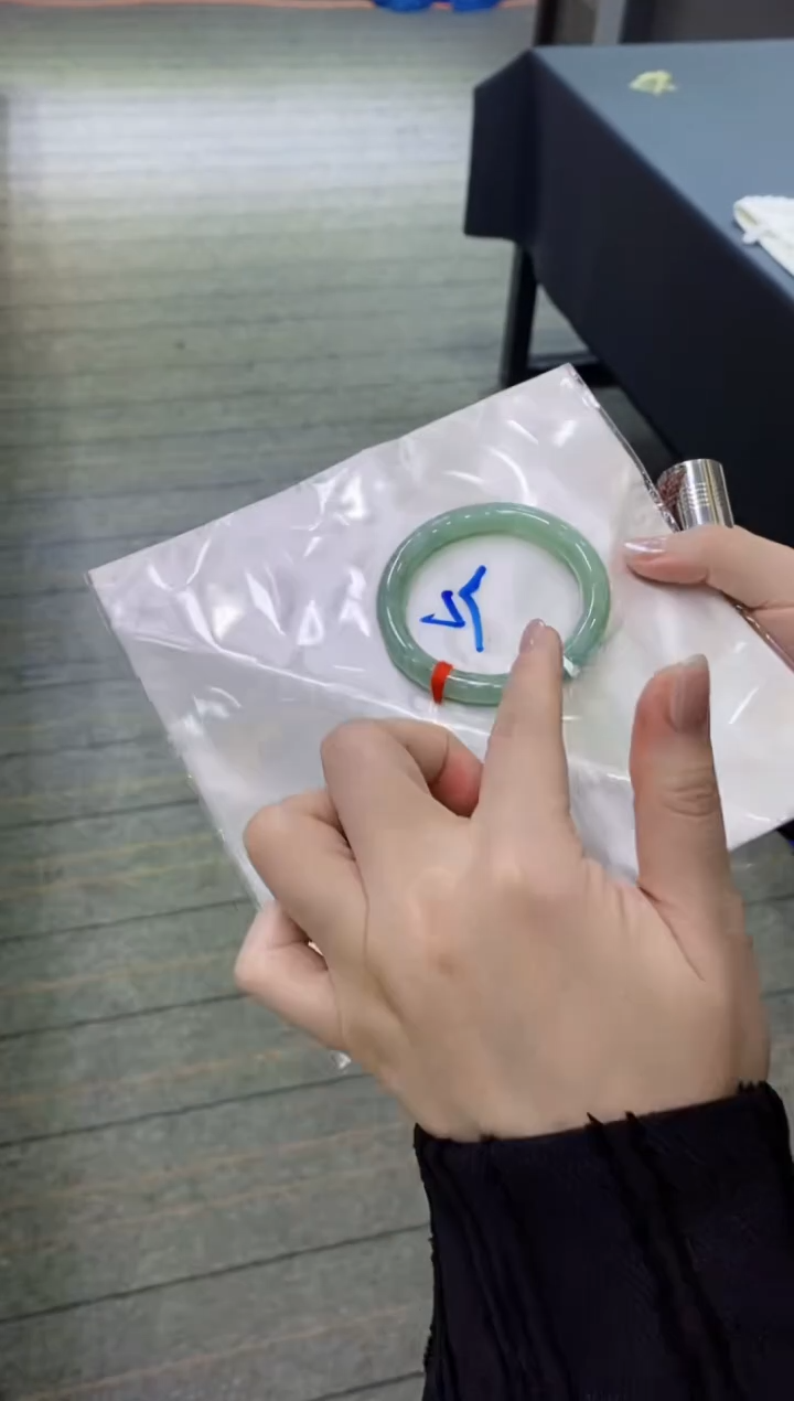 【闪购商品】翡翠手镯未镶嵌                