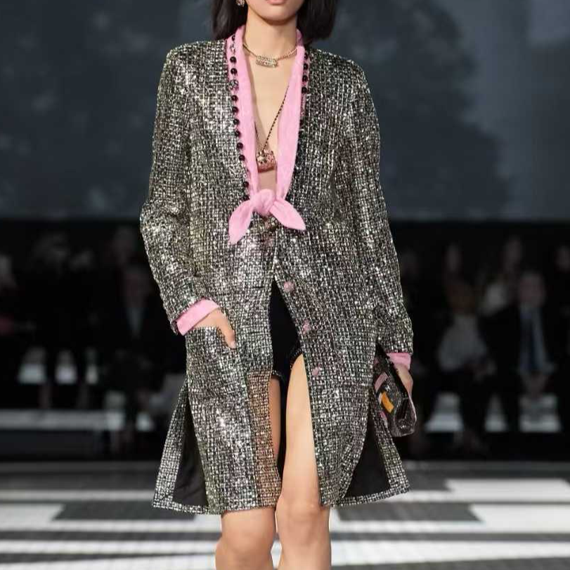 99新 Chanel/香奈儿 38码24C满亮片拼粉色暗纹logo重工长款大衣