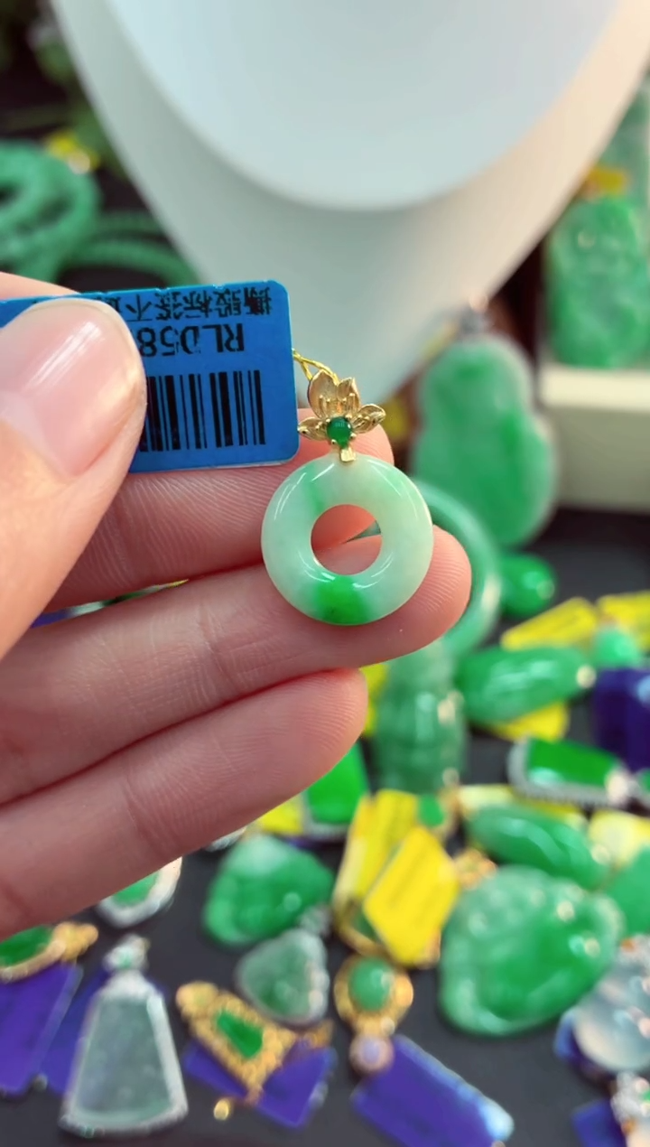 吊坠(不含链)未镶嵌翡翠天然缅甸翡翠A货