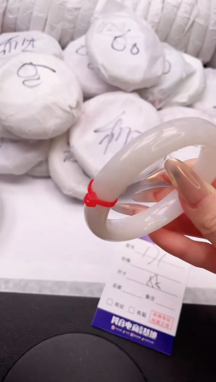 【闪购商品】和田玉手镯未镶嵌30K171-55