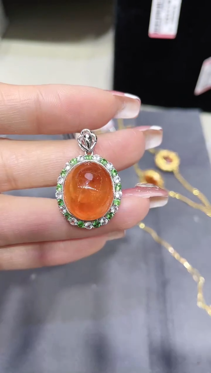 【闪购商品】石榴石（芬达石）吊坠18K金镶嵌·