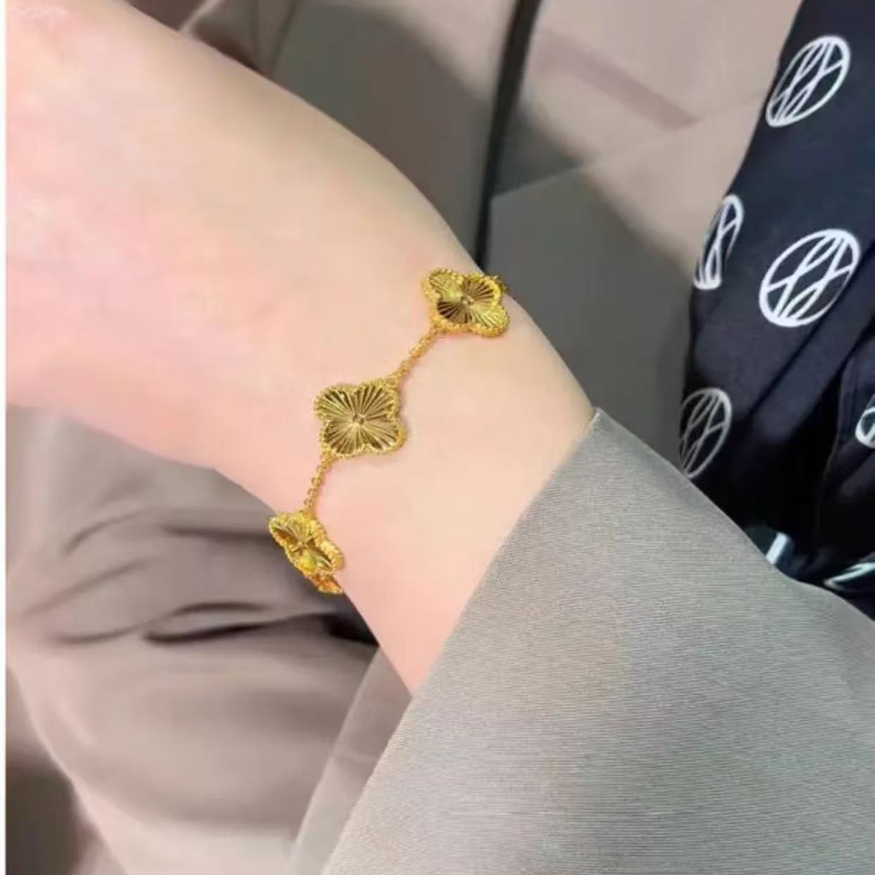 铜合金手链  大五四花四叶草手链女红手饰轻奢小众送礼物