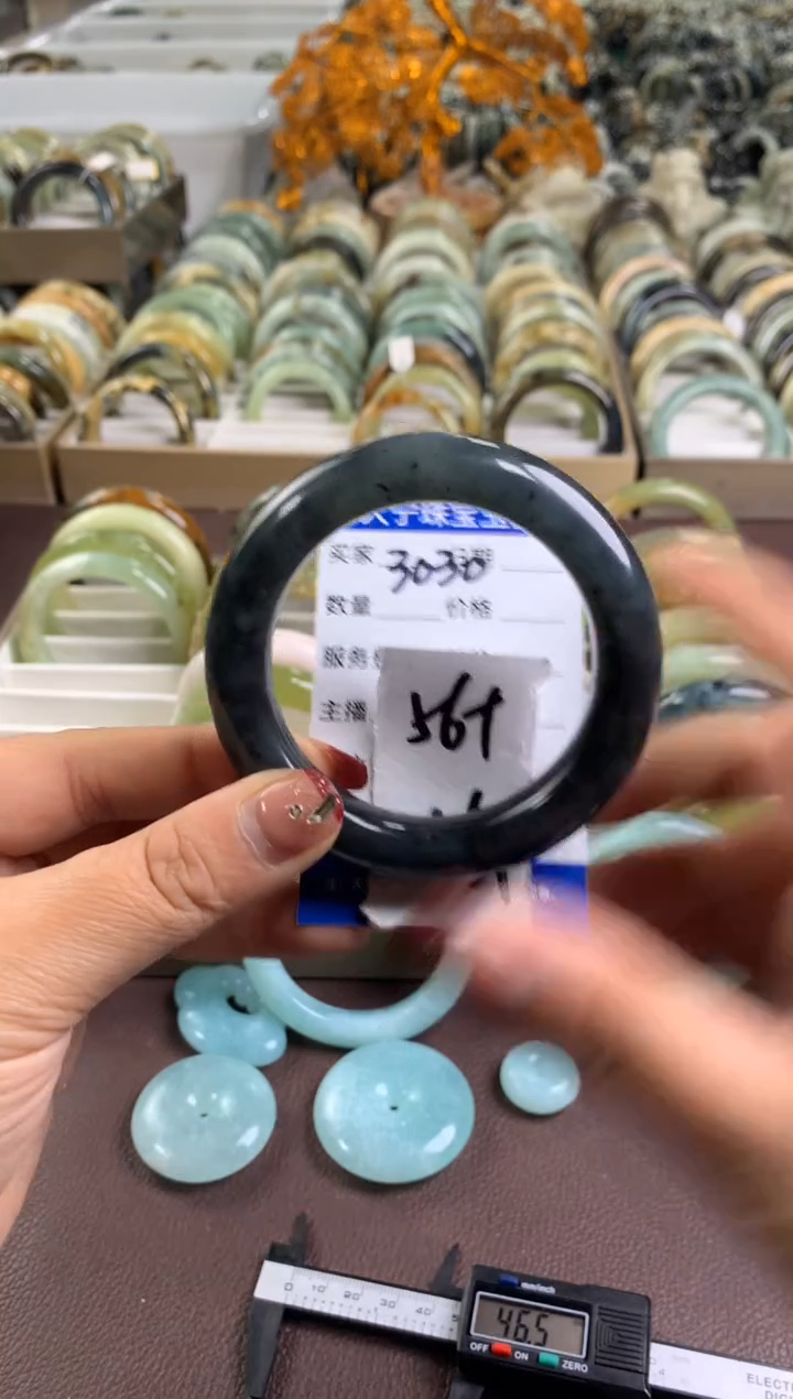 【闪购商品】蛇纹石玉手镯未镶嵌3030